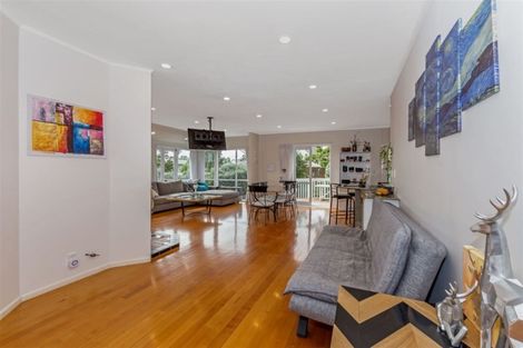 Photo of property in 17 Zion Road, Birkenhead, Auckland, 0626