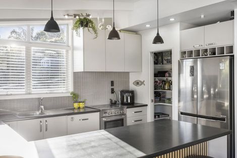 Photo of property in 52 The Circle, Manly, Whangaparaoa, 0930