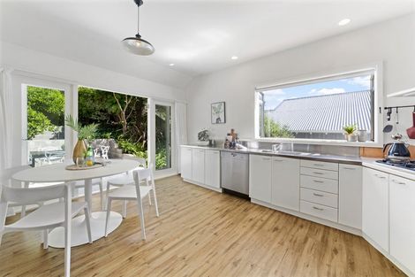 Photo of property in 5 Farm Road, Northland, Wellington, 6012