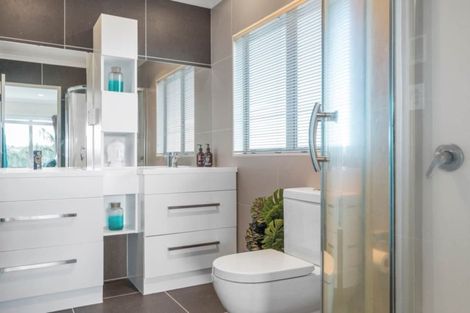 Photo of property in 9 Breon Place, Flat Bush, Auckland, 2016