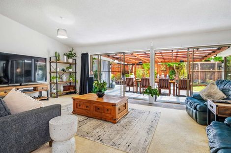 Photo of property in 24 Hedge Row, Sunnyhills, Auckland, 2010