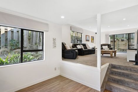 Photo of property in 2/53 Seaton Road, Murrays Bay, Auckland, 0630