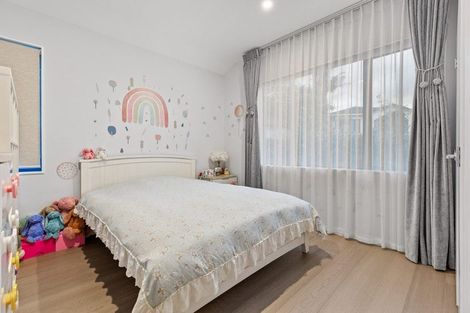 Photo of property in 26a Bernleigh Terrace, West Harbour, Auckland, 0618