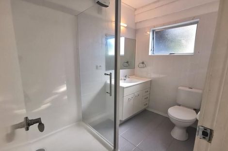 Photo of property in 2/59a Knights Road, Rothesay Bay, Auckland, 0630