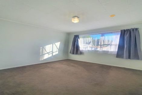 Photo of property in 55 Larissa Avenue, Henderson, Auckland, 0610
