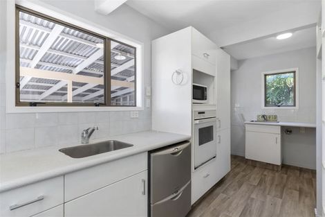 Photo of property in 1/6 Tahinga Street, Northcote, Auckland, 0627
