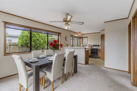 Photo of property in 75 Dalwhinnie Parade, Highland Park, Auckland, 2010