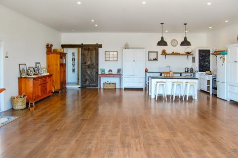 Photo of property in 1470 Oneriri Road, Kaiwaka, 0573