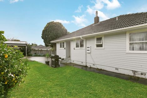 Photo of property in 59 Divich Avenue, Te Atatu South, Auckland, 0610