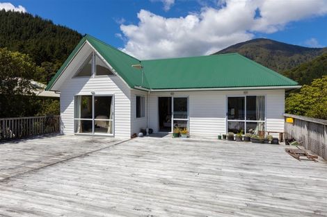 Photo of property in 573 Port Underwood Road, Whatamango Bay, Picton, 7281