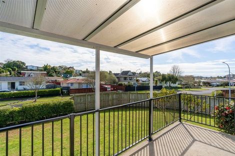 Photo of property in 2 Lachlan Drive, Dinsdale, Hamilton, 3204