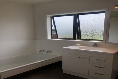 Photo of property in 73 Tramway Road, Beach Haven, Auckland, 0626