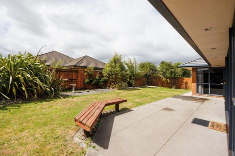 Photo of property in 12 Johnstone Drive, Fitzherbert, Palmerston North, 4410