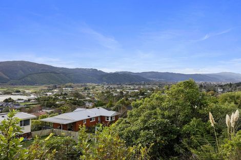 Photo of property in 2 Dunleith Grove, Silverstream, Upper Hutt, 5019