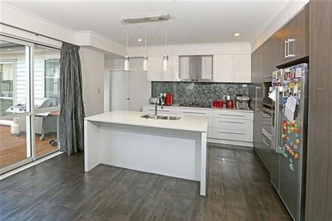 Photo of property in 106 Lake Panorama Drive, Henderson Valley, Auckland, 0612