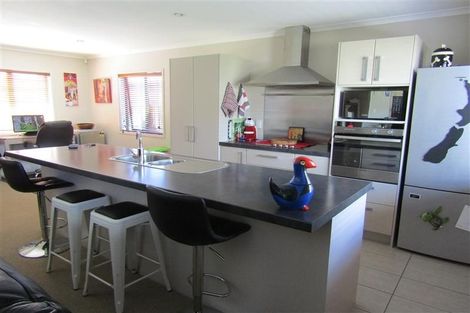 Photo of property in 4 Diamond Grove, Brown Owl, Upper Hutt, 5018