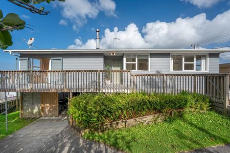 Photo of property in 897 East Coast Road, Northcross, Auckland, 0632