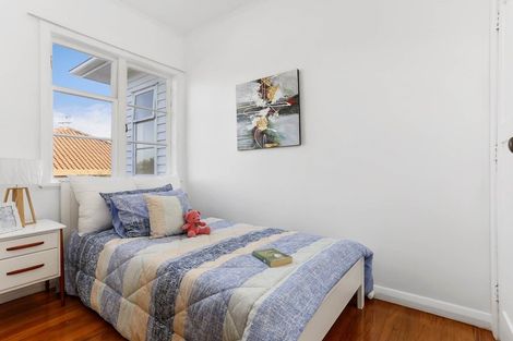 Photo of property in 53 Pupuke Road, Birkenhead, Auckland, 0627