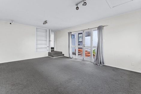 Photo of property in 226 East Coast Road, Forrest Hill, Auckland, 0620