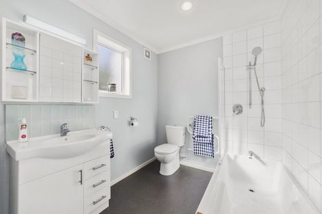 Photo of property in 25 Omar Street, Khandallah, Wellington, 6035