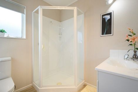 Photo of property in 16 Chalmers Close, Orewa, 0931