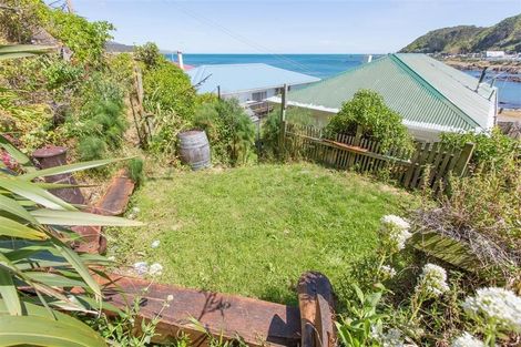 Photo of property in 85 Breaker Bay Road, Breaker Bay, Wellington, 6022