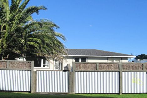 Photo of property in 4 Winton Street, Paraparaumu Beach, Paraparaumu, 5032