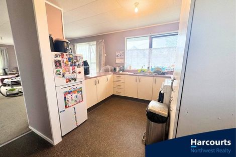 Photo of property in 727 Swanson Road, Swanson, Auckland, 0612