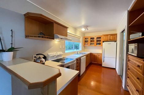 Photo of property in 2/11 Parr Terrace, Castor Bay, Auckland, 0620