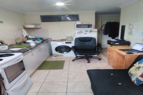 Photo of property in 10 De Havilland Drive, Goodwood Heights, Auckland, 2105