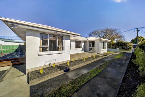Photo of property in 4 Blossomdale Place, Bishopdale, Christchurch, 8053