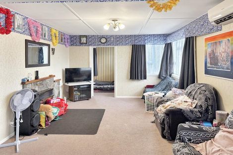 Photo of property in 12 Collett Street, Dannevirke, 4930