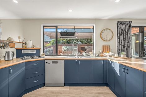 Photo of property in 10 Courtfield Close, Parklands, Christchurch, 8083