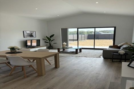 Photo of property in 29 Mataikokako Loop, Kawakawa Bay, Papakura, 2585