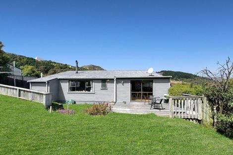 Photo of property in 35 Cornwall Road, Lyttelton, 8082