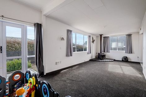 Photo of property in 15a Queens Road, Glen Avon, New Plymouth, 4312