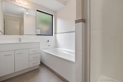 Photo of property in 8 Carisbrook Crescent, Papakura, 2110