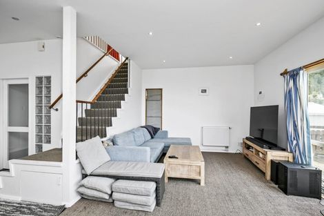 Photo of property in 103 Breaker Bay Road, Breaker Bay, Wellington, 6022