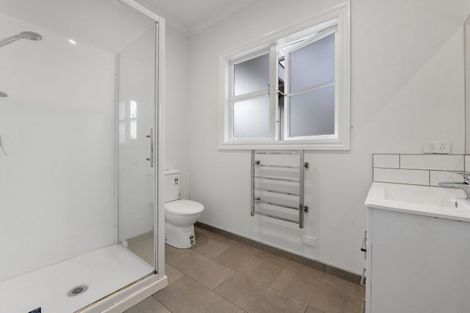 Photo of property in 54 Waiwaka Terrace, Strandon, New Plymouth, 4312