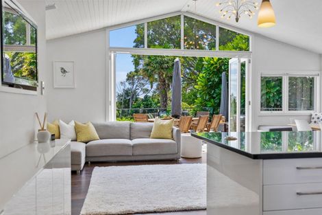 Photo of property in 10 Emily Lane, Greenhithe, Auckland, 0632