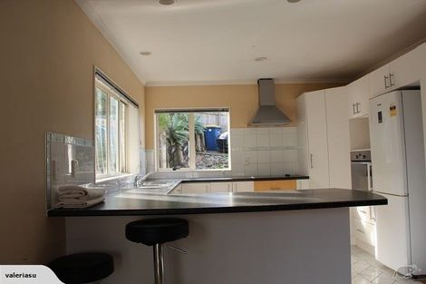 Photo of property in 4 Trotting Terrace, Fairview Heights, Auckland, 0632