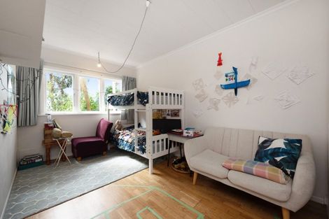 Photo of property in 115 Breaker Bay Road, Breaker Bay, Wellington, 6022