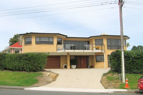 Photo of property in 2c Highland Avenue, Titirangi, Auckland, 0604