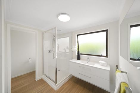 Photo of property in 33 William Bryan Drive, Half Moon Bay, Auckland, 2012