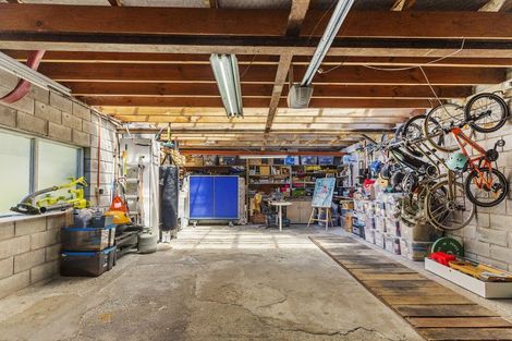 Photo of property in 318 Queens Drive, Lyall Bay, Wellington, 6022