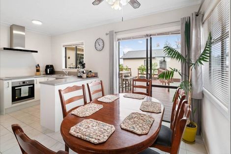 Photo of property in 14 Peachgrove Road, Te Atatu Peninsula, Auckland, 0610