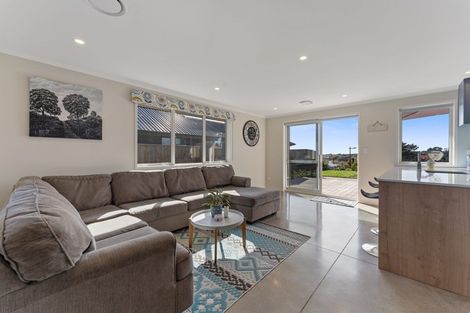 Photo of property in 2 Piharau Crescent, Hurdon, New Plymouth, 4310