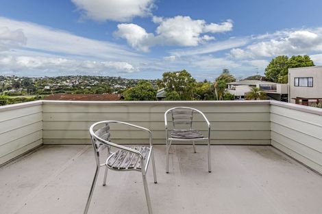 Photo of property in 2/21 Arran Road, Browns Bay, Auckland, 0630