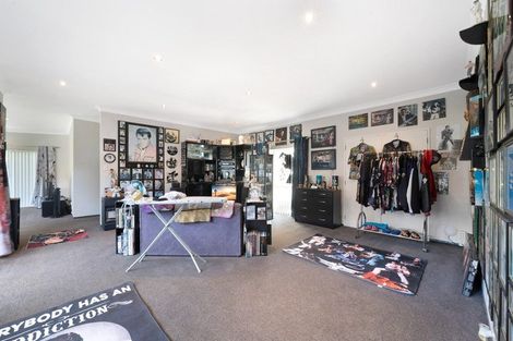 Photo of property in 154 Boord Crescent, Kumeu, 0891