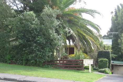 Photo of property in 44 Eastglen Road, Glen Eden, Auckland, 0602